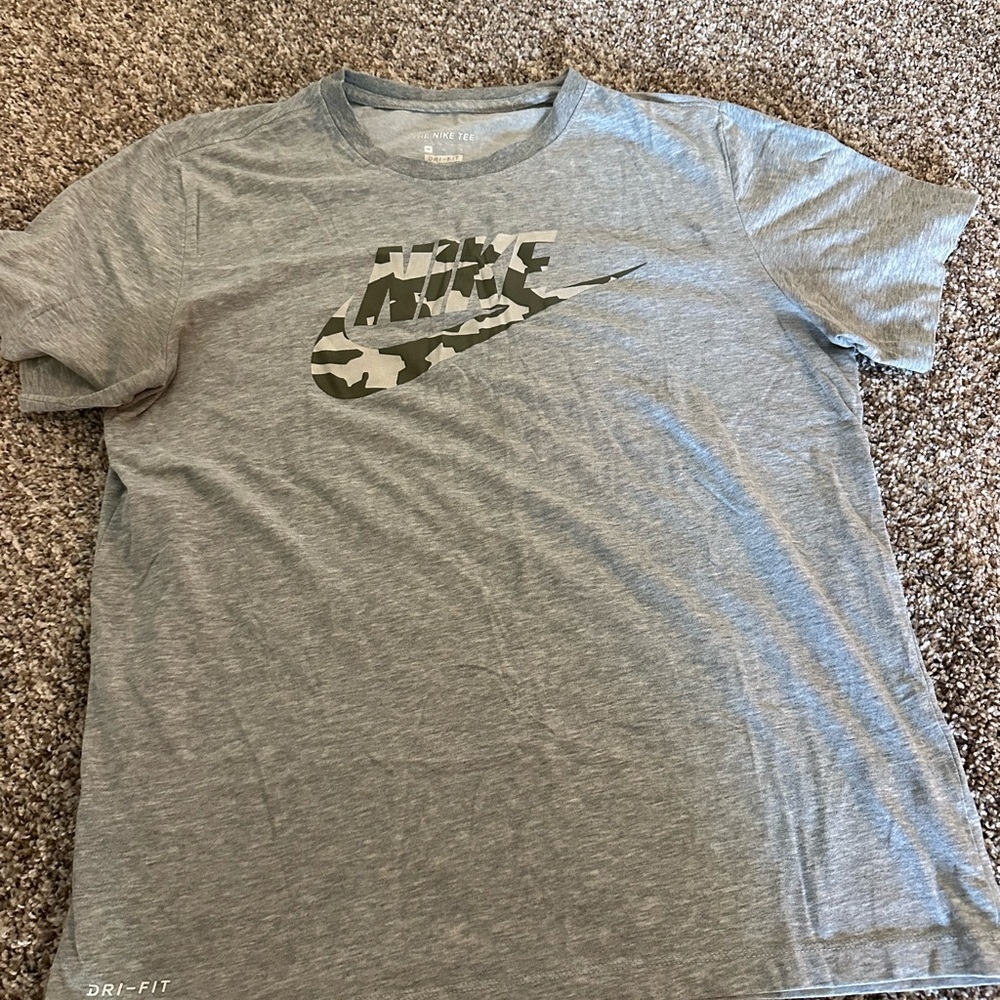 Nike Men's Camo Logo Gray Tee